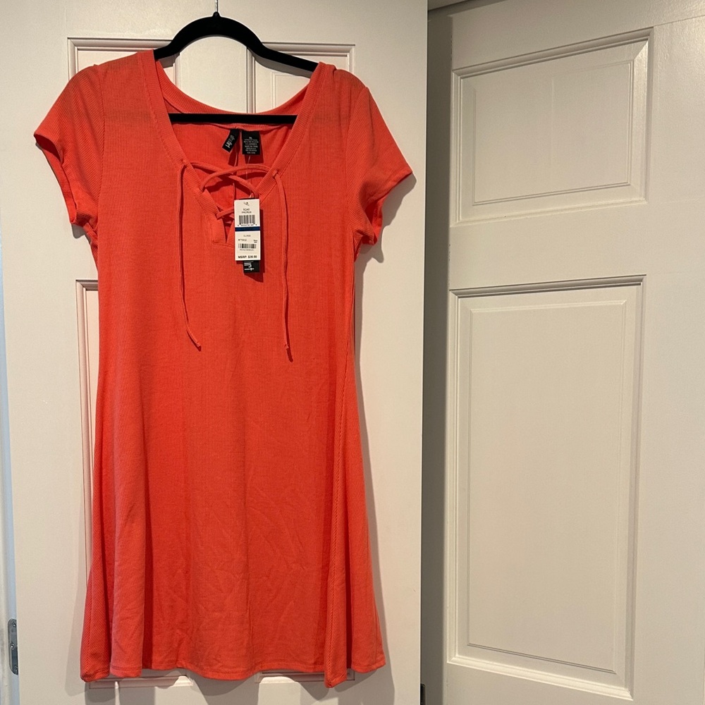 NWT Women's Orange Short Sleeve Dress